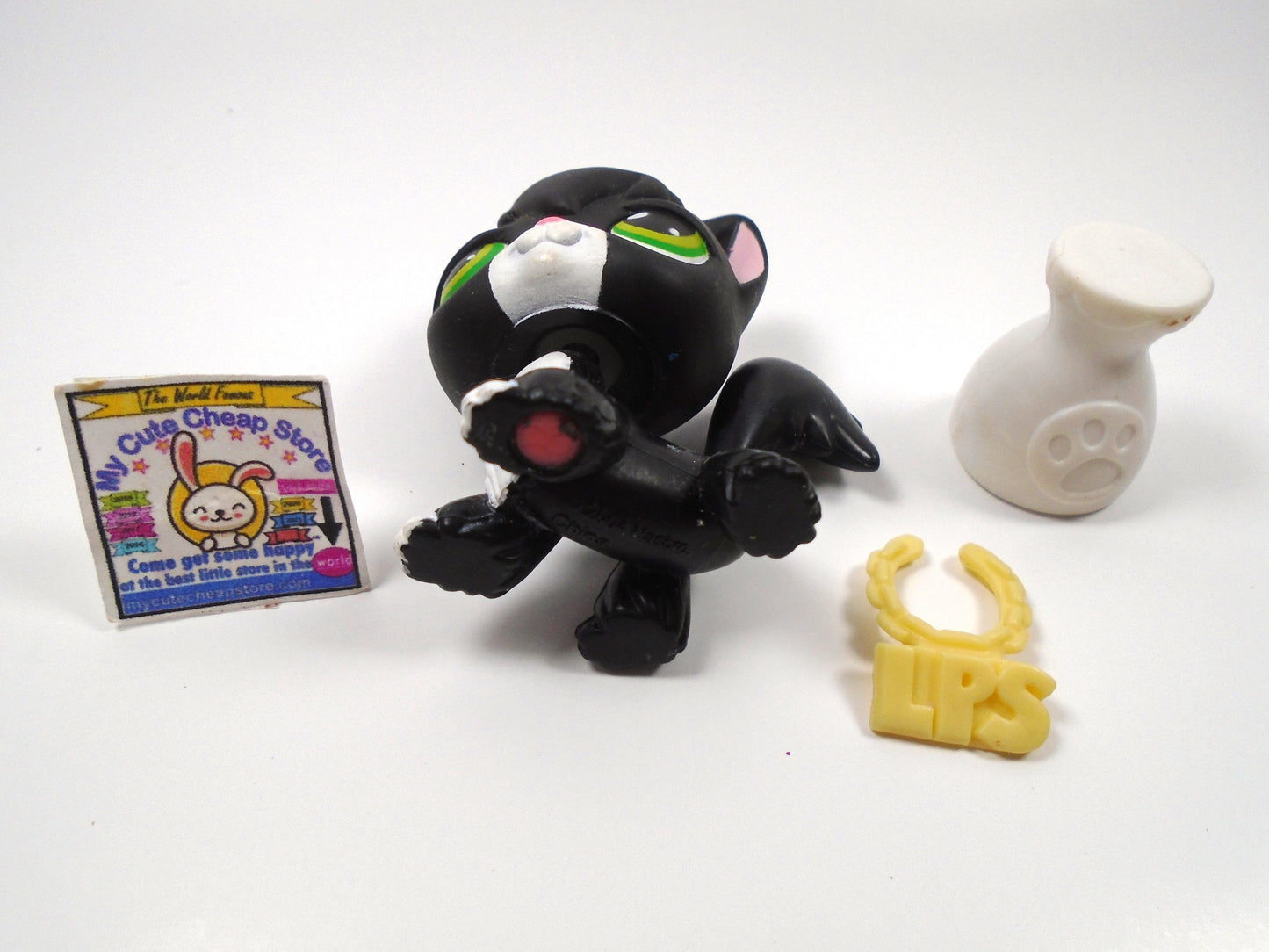 Littlest Pet Shop Angora cat #55 with accessories